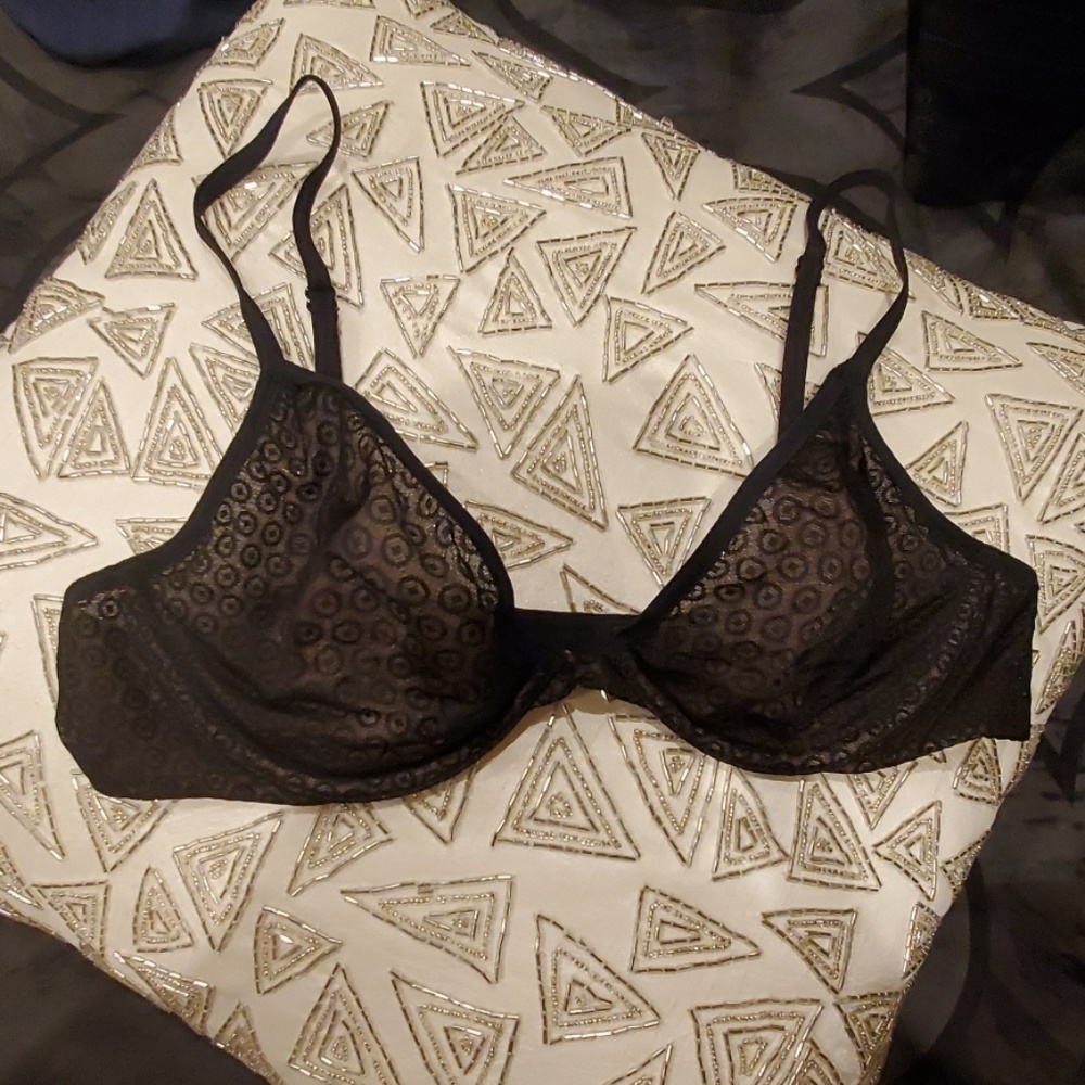 New without Tag Body by Victoria unlined plunge